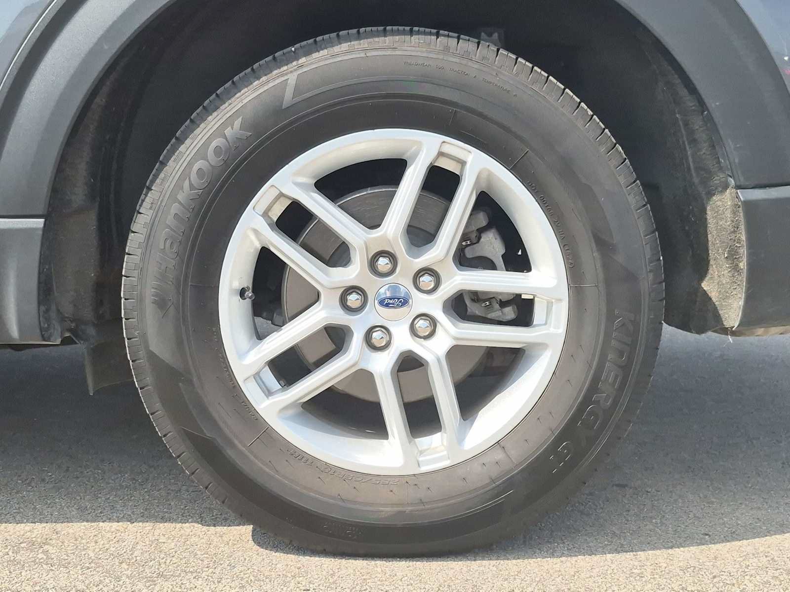 Used 2025 Ford Explorer Active AWD/4WD image 14