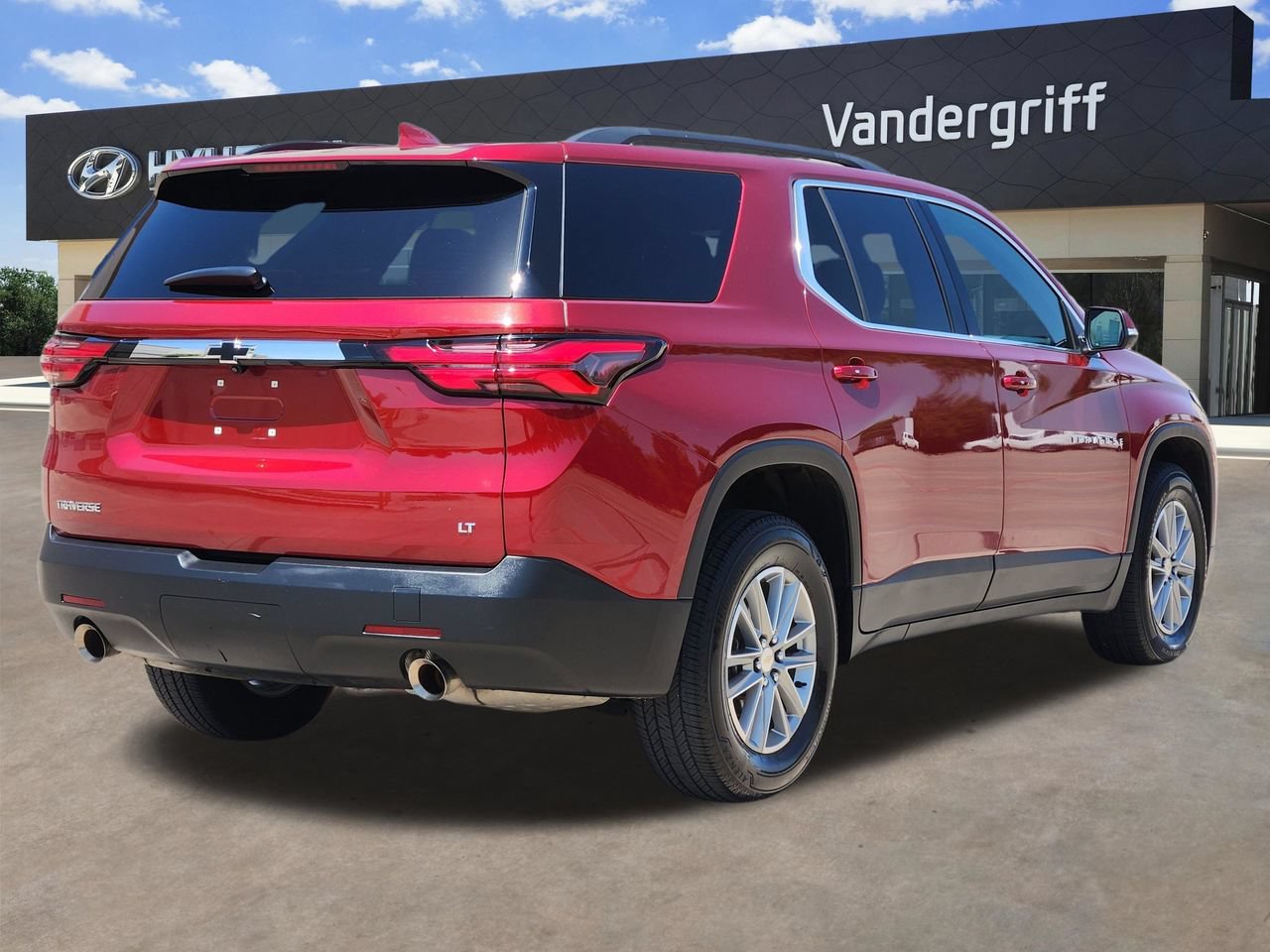 Used 2023 Chevrolet Traverse LT FWD image 4