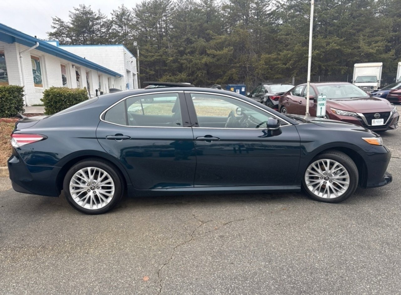 Used 2020 Toyota Camry XLE image 10