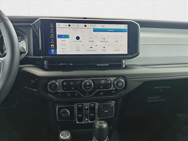 Used 2024 Jeep Wrangler Sahara image 13