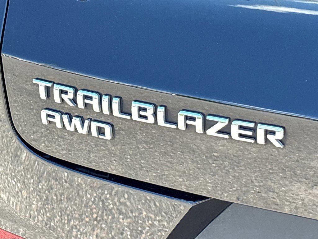 Used 2025 Chevrolet TrailBlazer LT AWD/4WD image 23