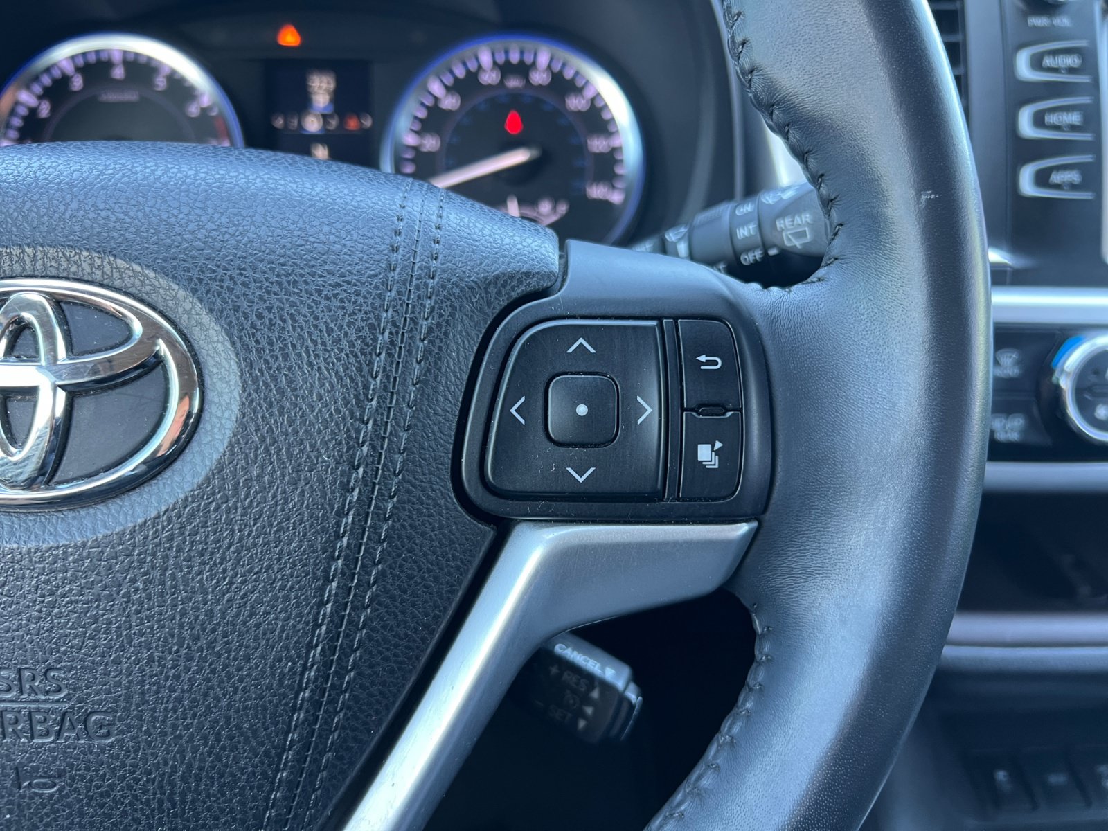 Used 2015 Toyota Highlander XLE AWD/4WD image 29
