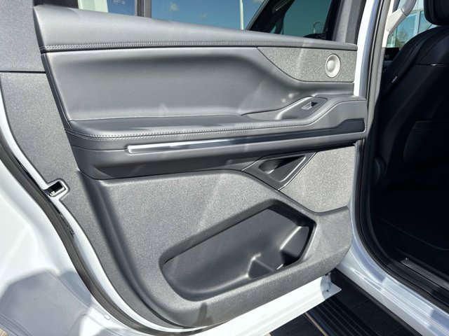 New 2026 Lincoln Navigator L Reserve AWD/4WD image 15