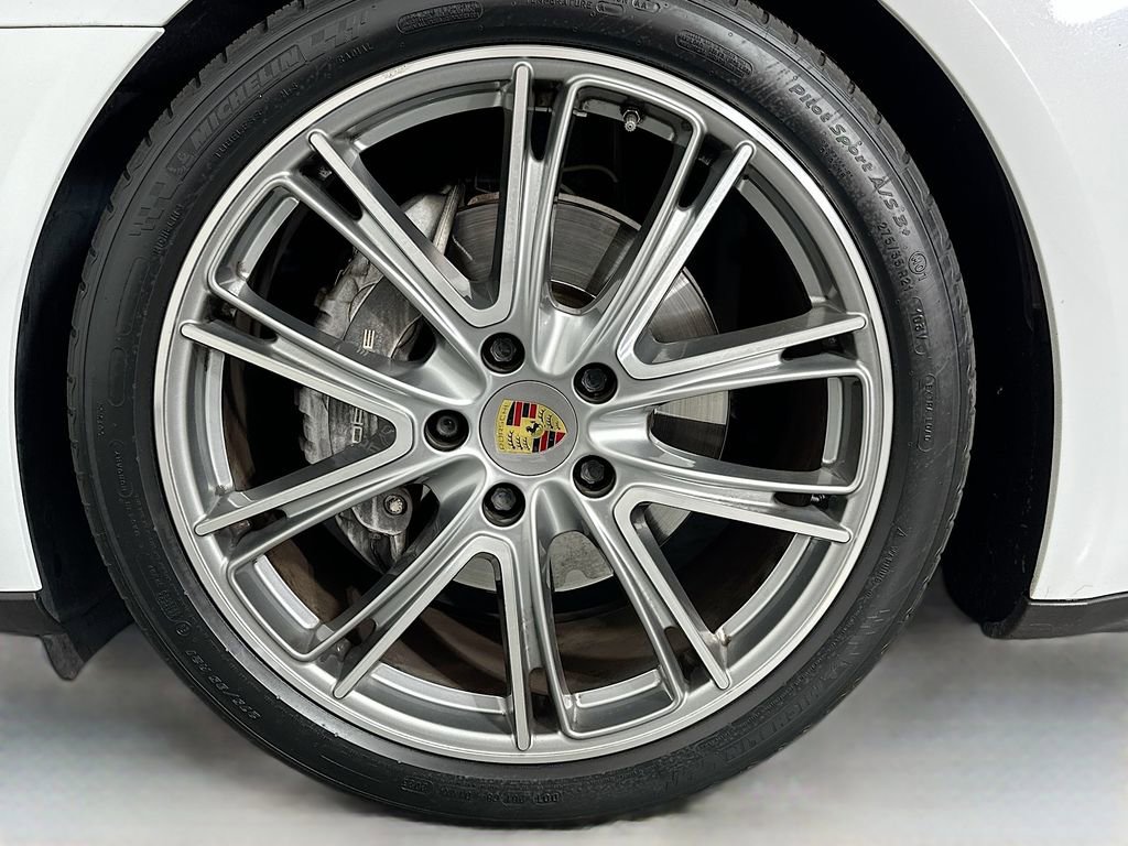 Used 2018 Porsche Panamera 4 image 33
