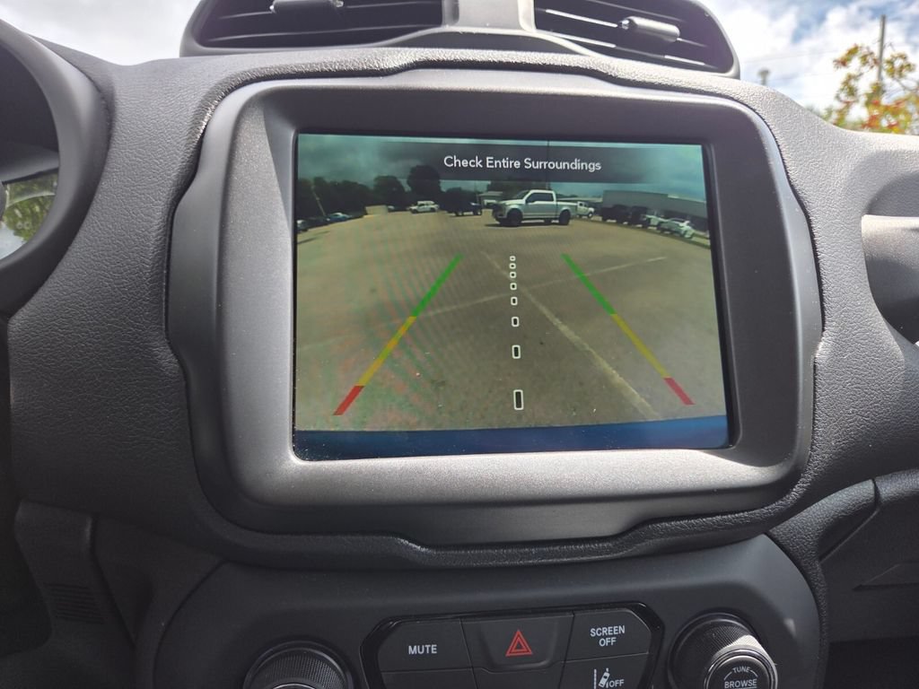 Used 2022 Jeep Renegade Latitude AWD/4WD image 36