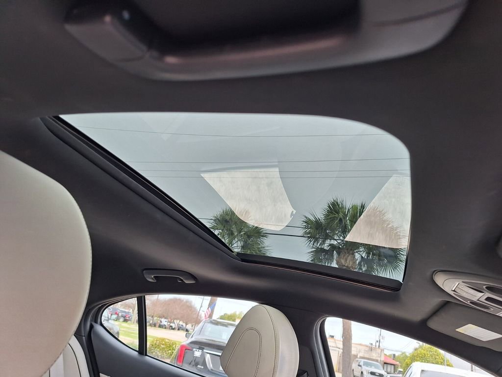 Used 2023 Genesis G70 2.0T w/ Sport Prestige Package image 28