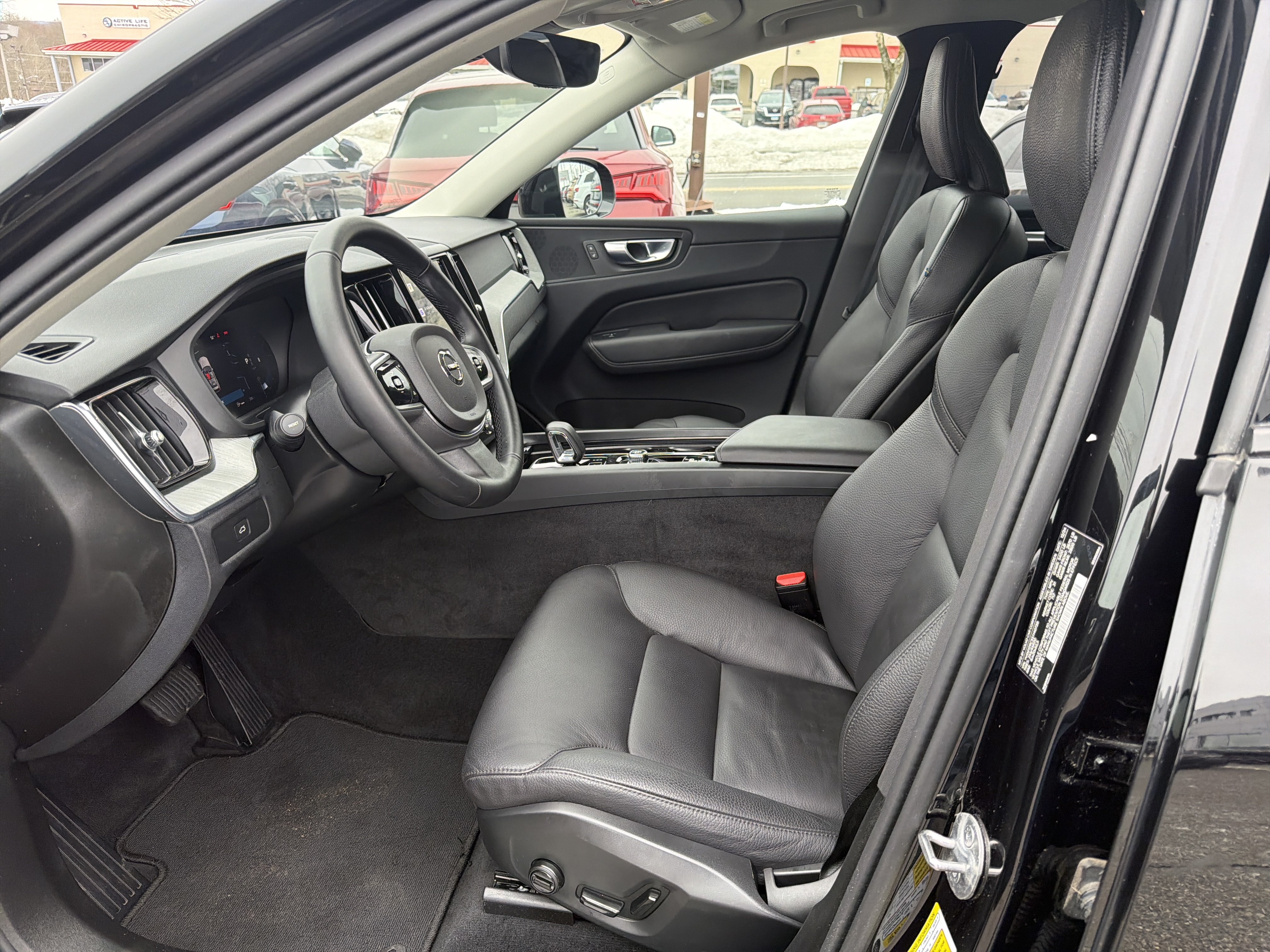 Certified 2025 Volvo XC60 B5 Plus AWD/4WD image 6