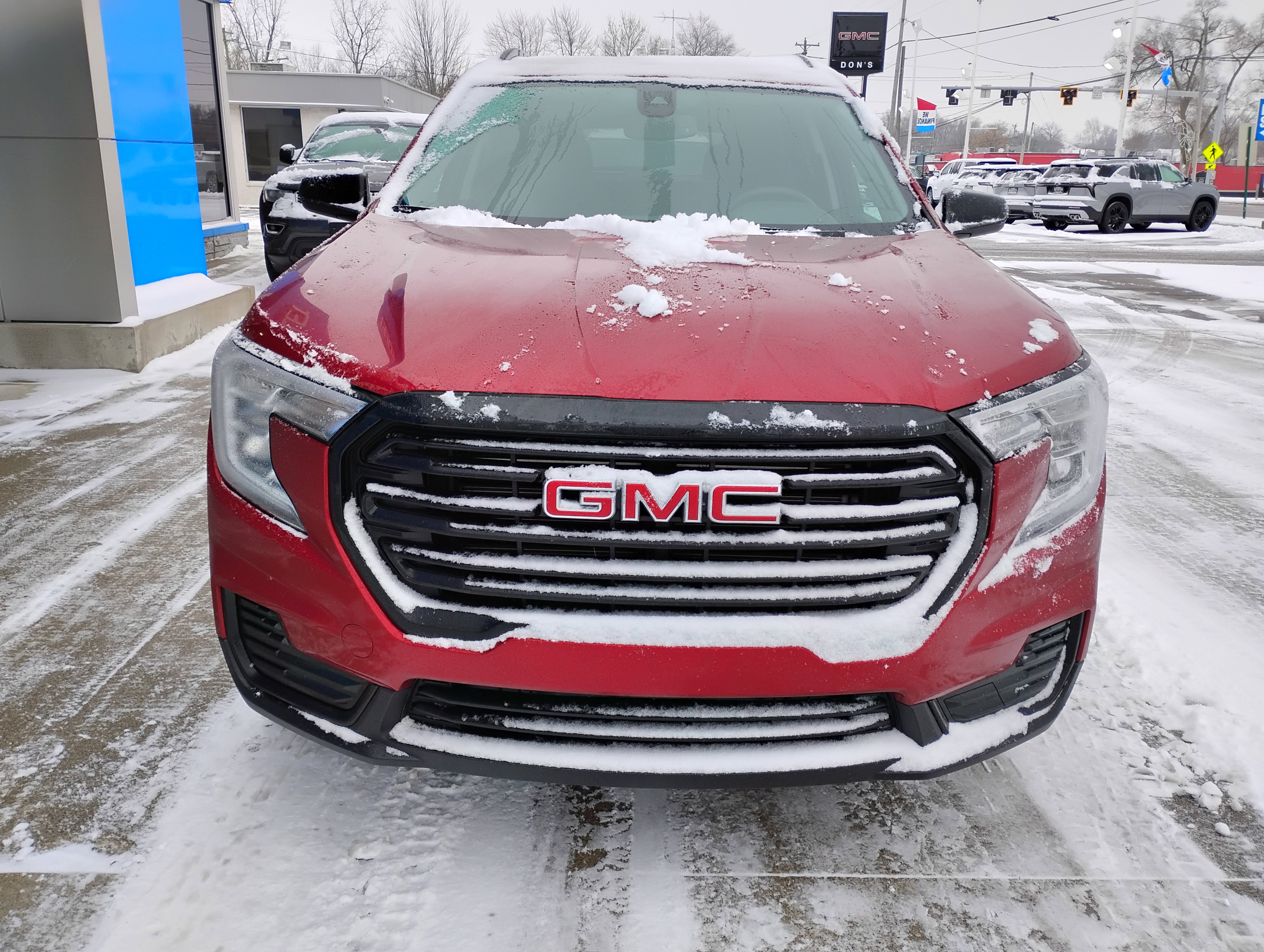 Used 2024 GMC Terrain SLE w/ Driver Convenience Package image 8