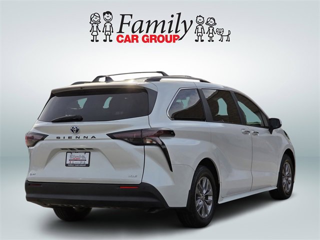 Used 2025 Toyota Sienna XLE image 4