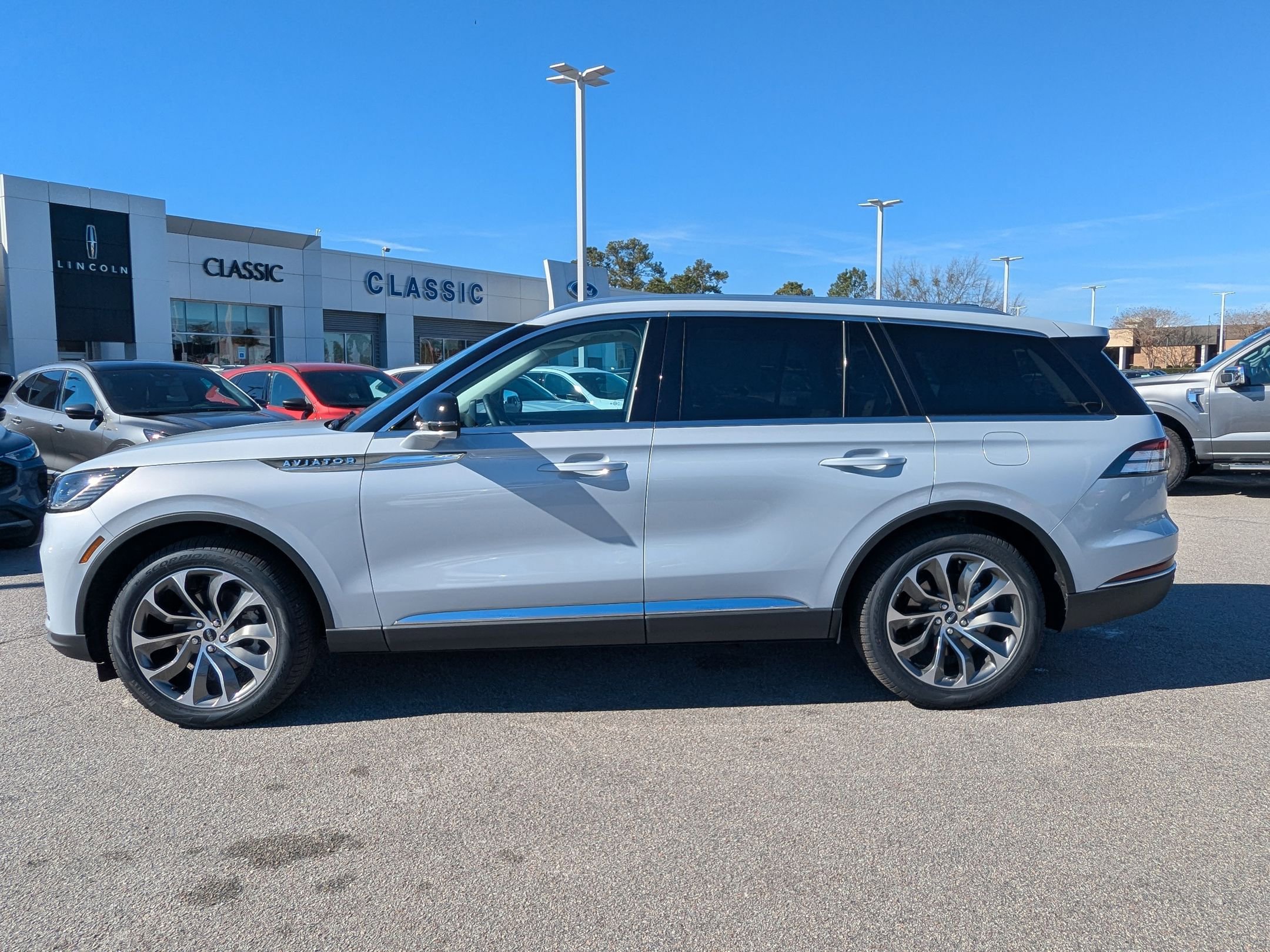 New 2025 Lincoln Aviator Reserve w/ Luxury Package image 6