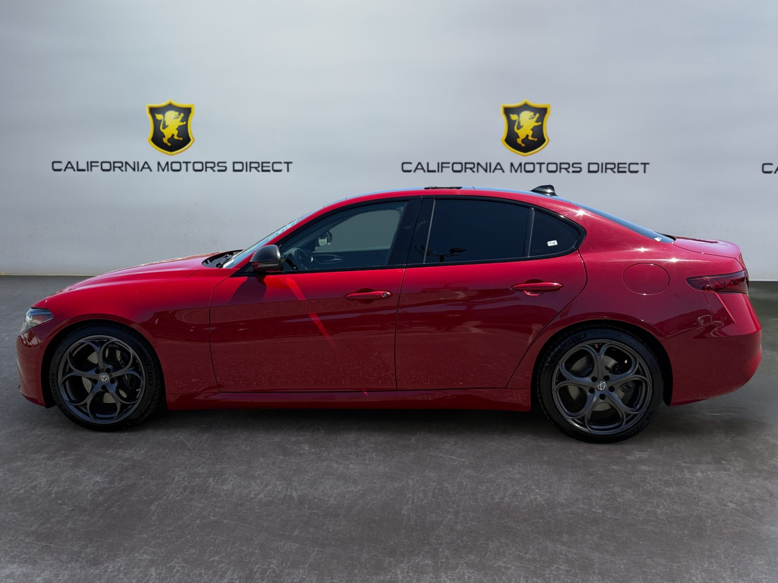 Used 2018 Alfa Romeo Giulia Ti w/ Nero Edizione RWD image 2