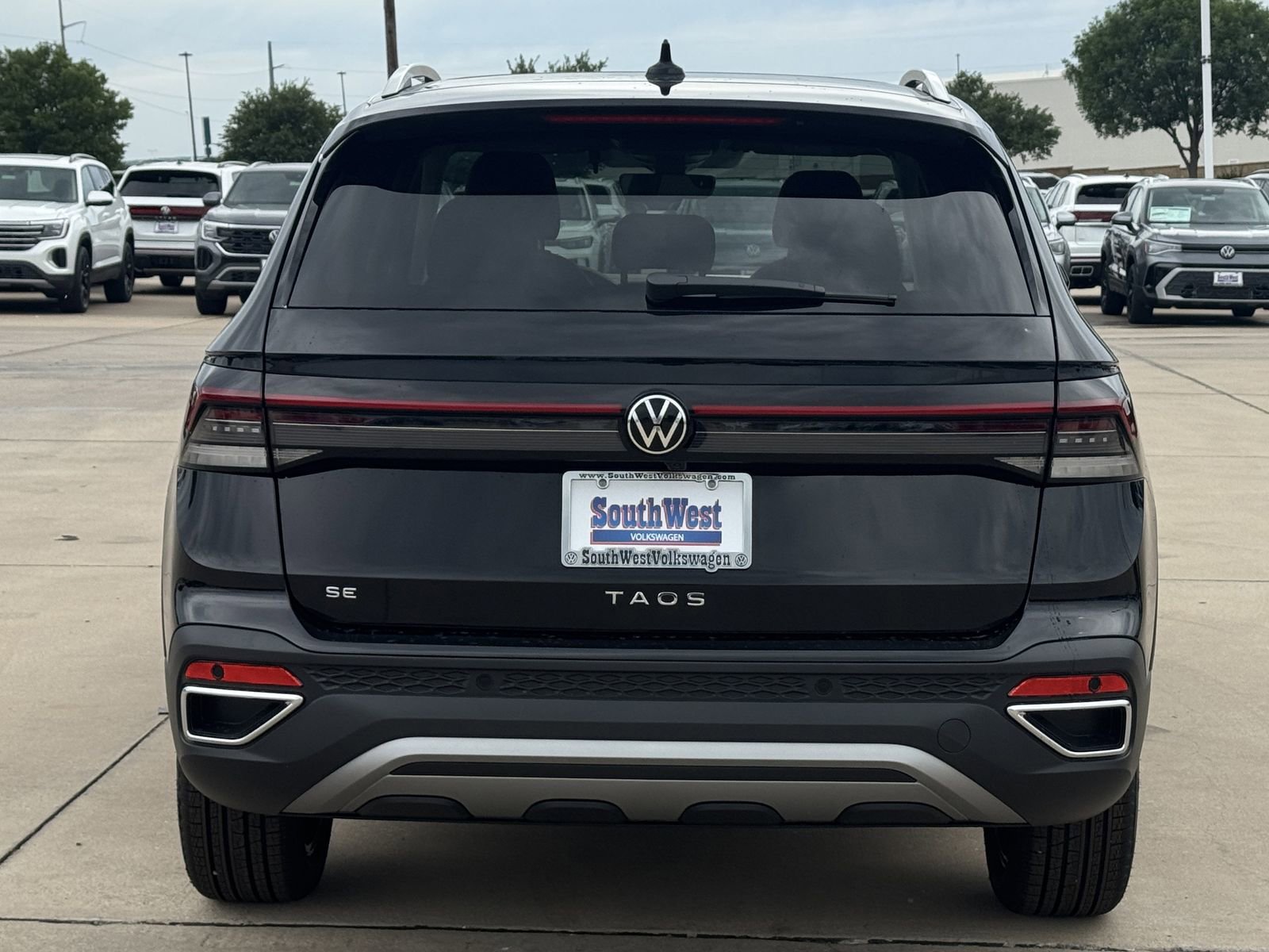 New 2026 Volkswagen Taos SE FWD image 6