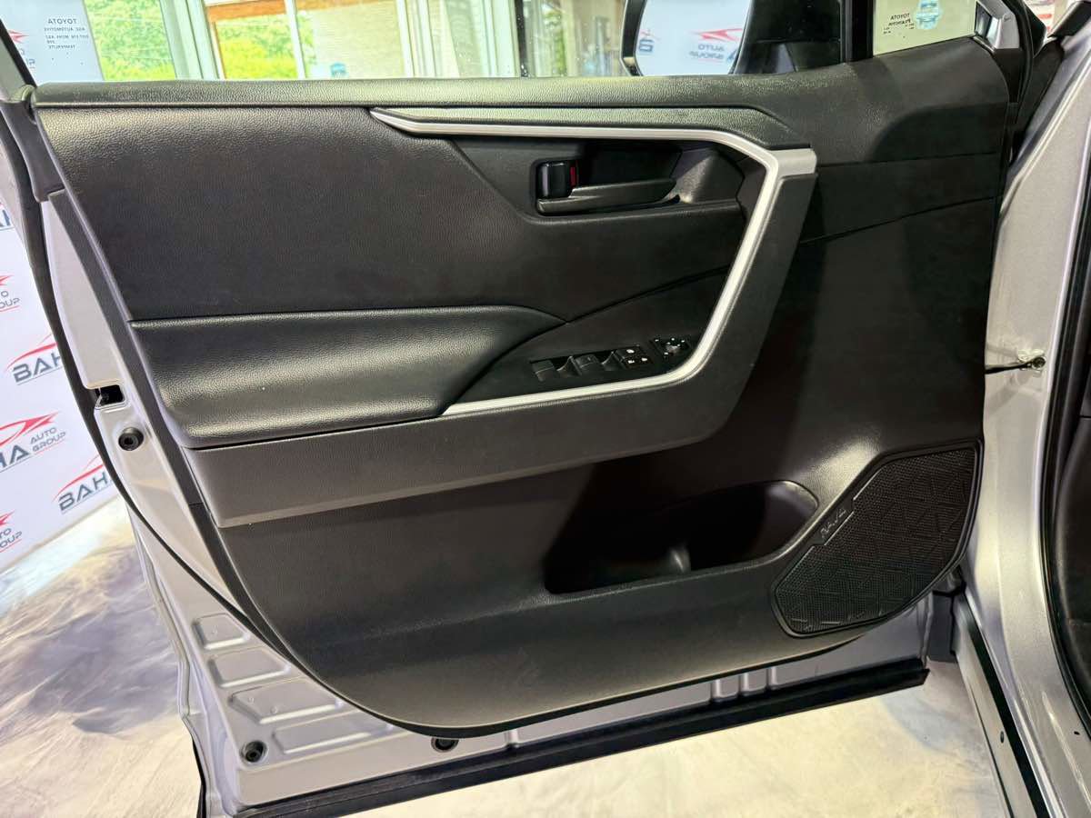 Used 2022 Toyota RAV4 LE image 43