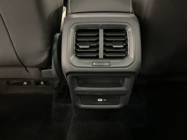 Used 2025 Volkswagen Taos SEL AWD/4WD image 24