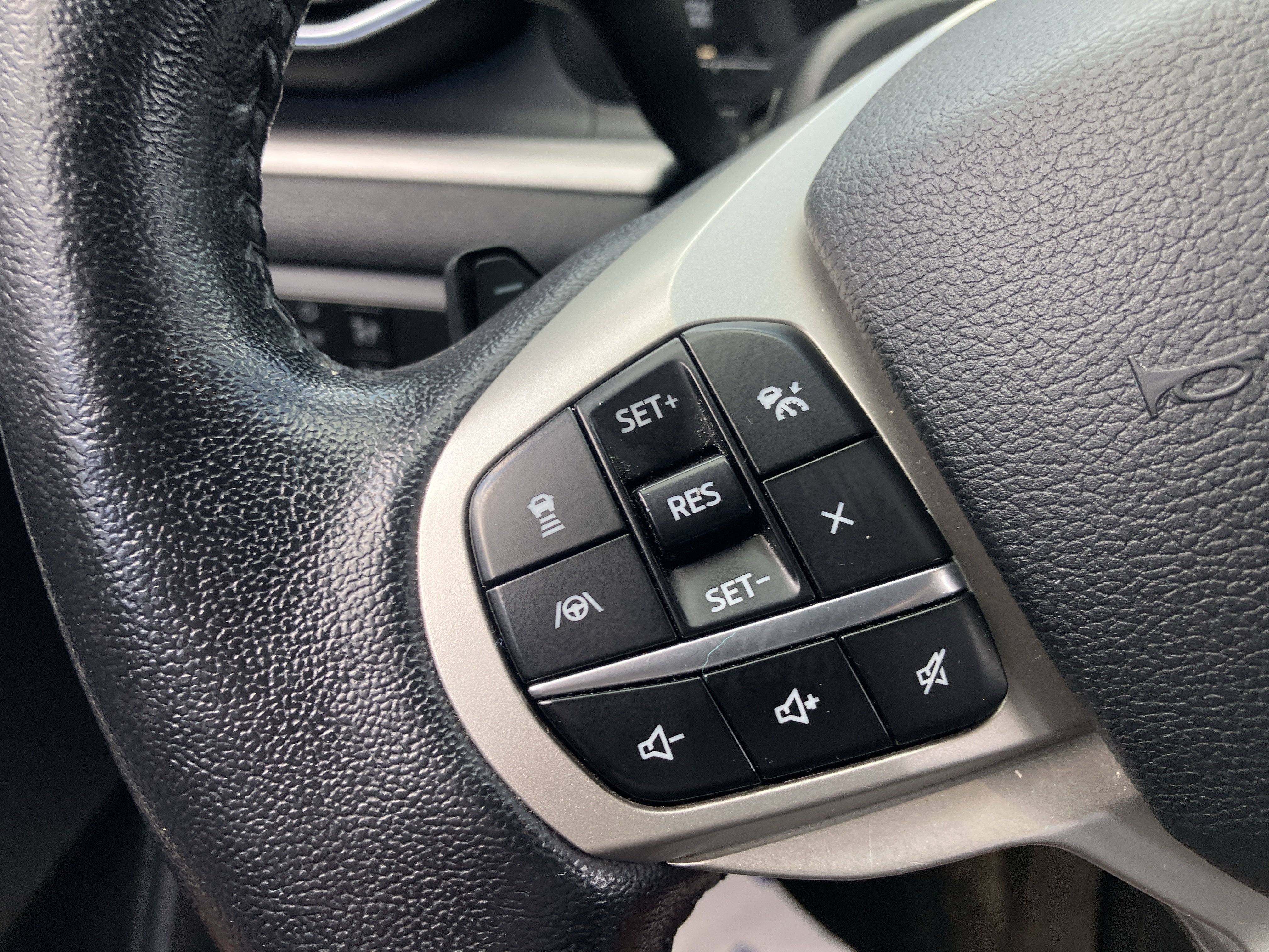 Used 2021 Ford Explorer XLT AWD/4WD image 25