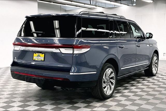 Used 2023 Lincoln Navigator L Reserve image 12