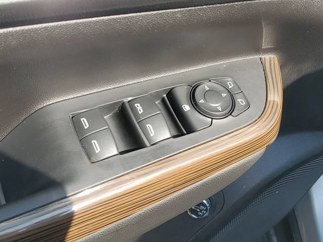 Used 2023 GMC Acadia SLE w/ LPO, Cargo Package AWD/4WD image 17