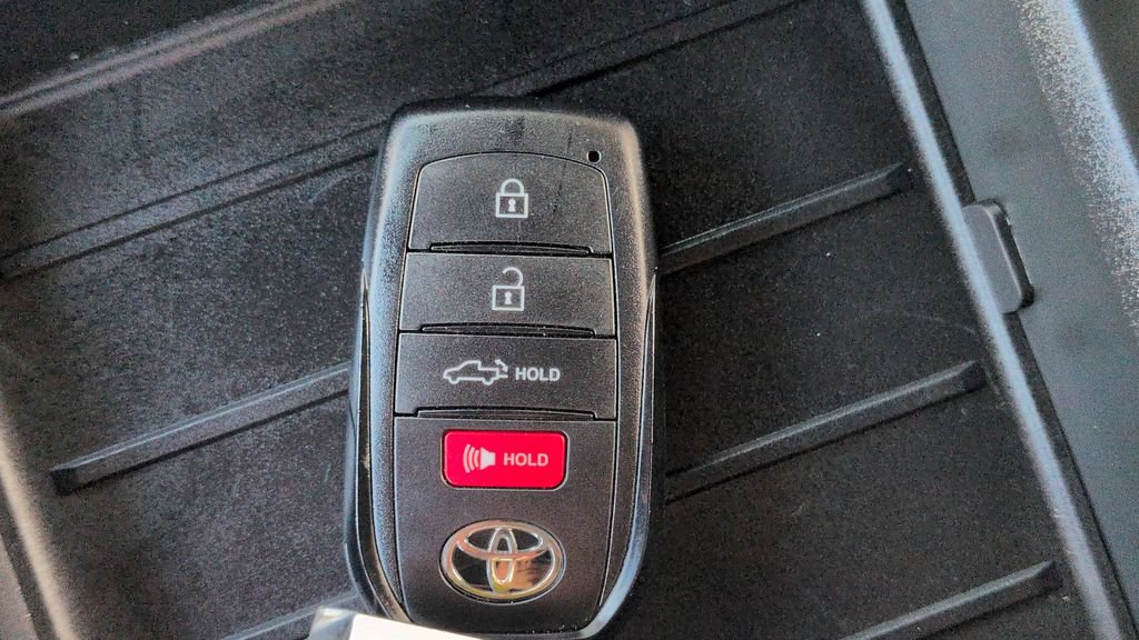 Used 2026 Toyota Tundra Limited AWD/4WD image 23