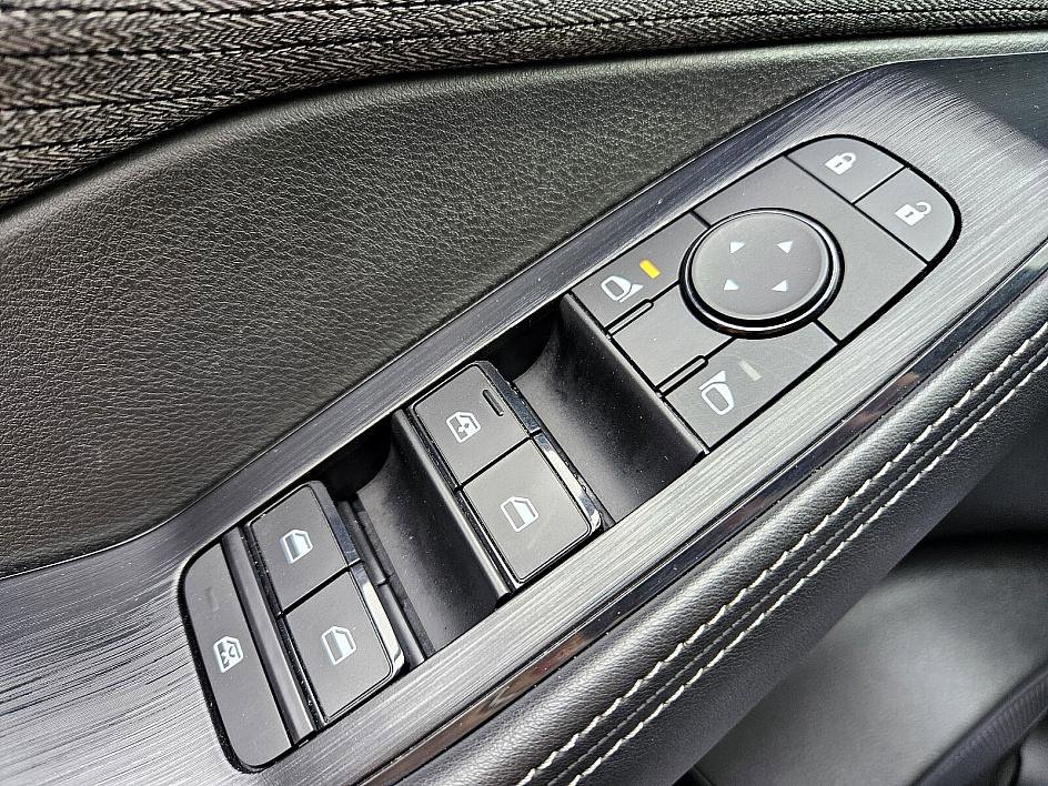 Used 2022 Nissan Rogue SV image 31