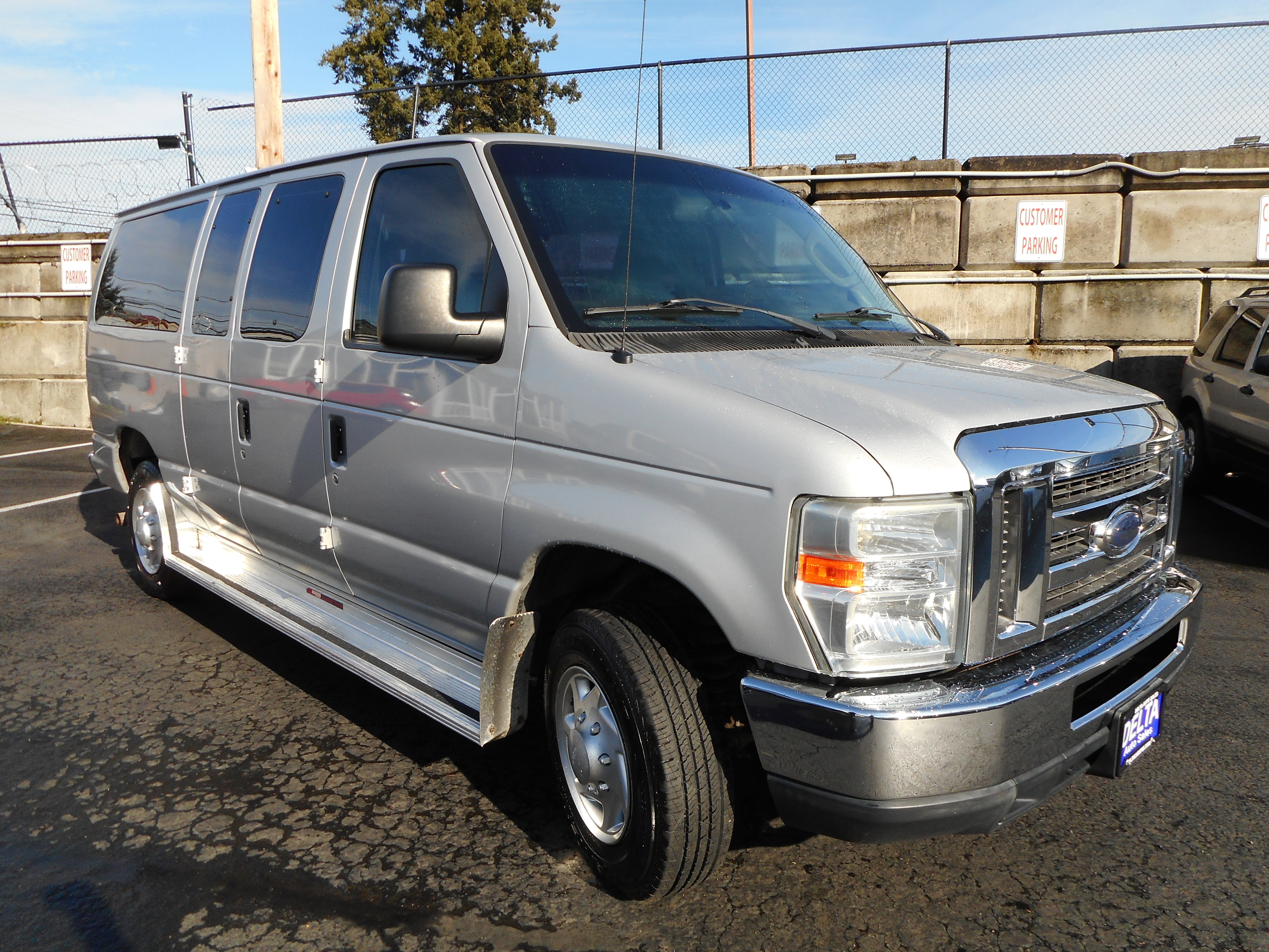 Used 2012 Ford E-350 and Econoline 350 XL w/ PWR Windows & Locks Group image 1