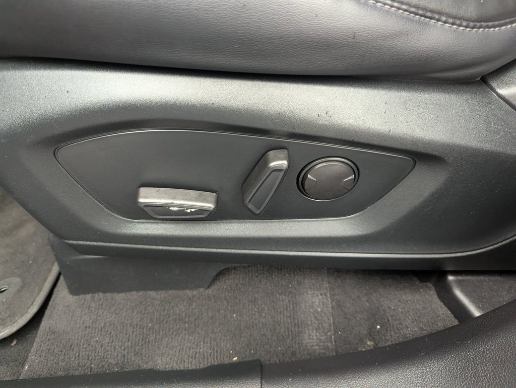 Used 2022 Ford Explorer XLT w/ Equipment Group 202A image 17