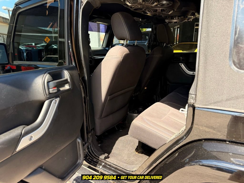 Used 2017 Jeep Wrangler Unlimited Rubicon w/ Connectivity Group AWD/4WD image 21
