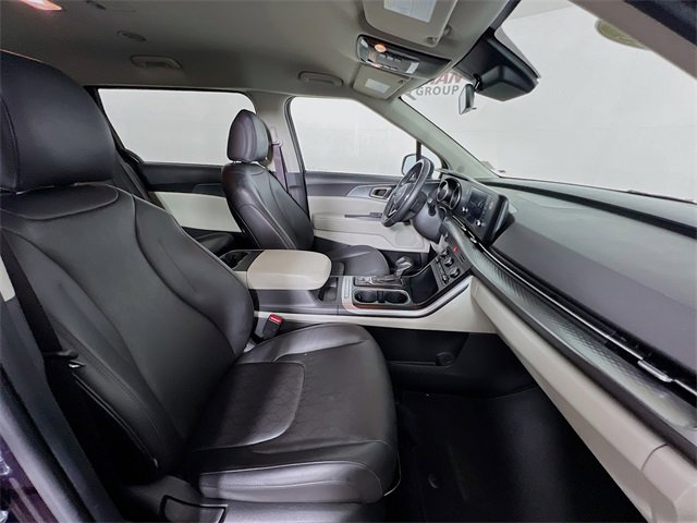 Used 2024 Kia Carnival LX image 39