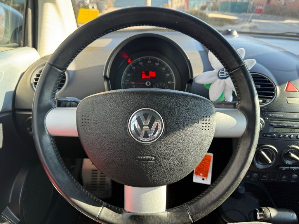 Used 2009 Volkswagen Beetle Blush image 10