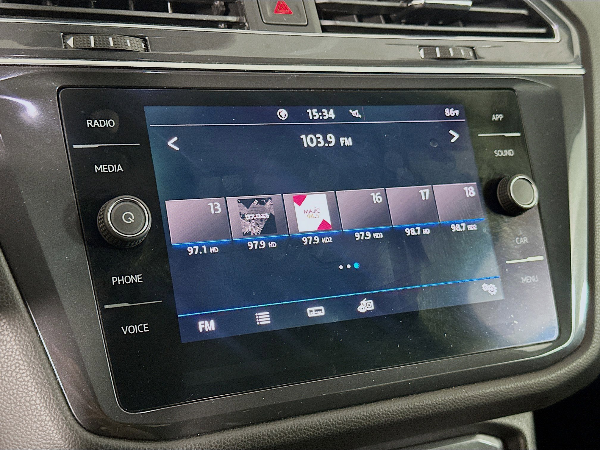 Used 2020 Volkswagen Tiguan SE w/ Panoramic Sunroof Package FWD image 19