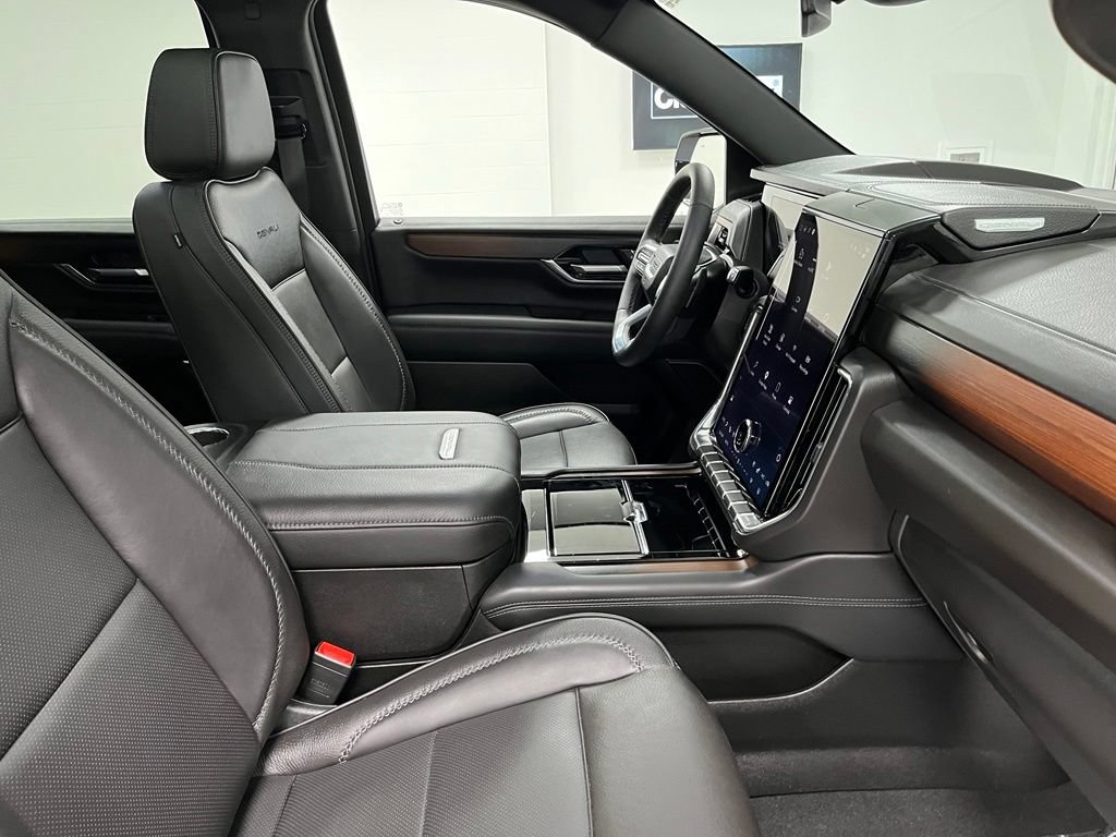 Used 2026 GMC Yukon Denali w/ Sun & Power Step Package AWD/4WD image 58