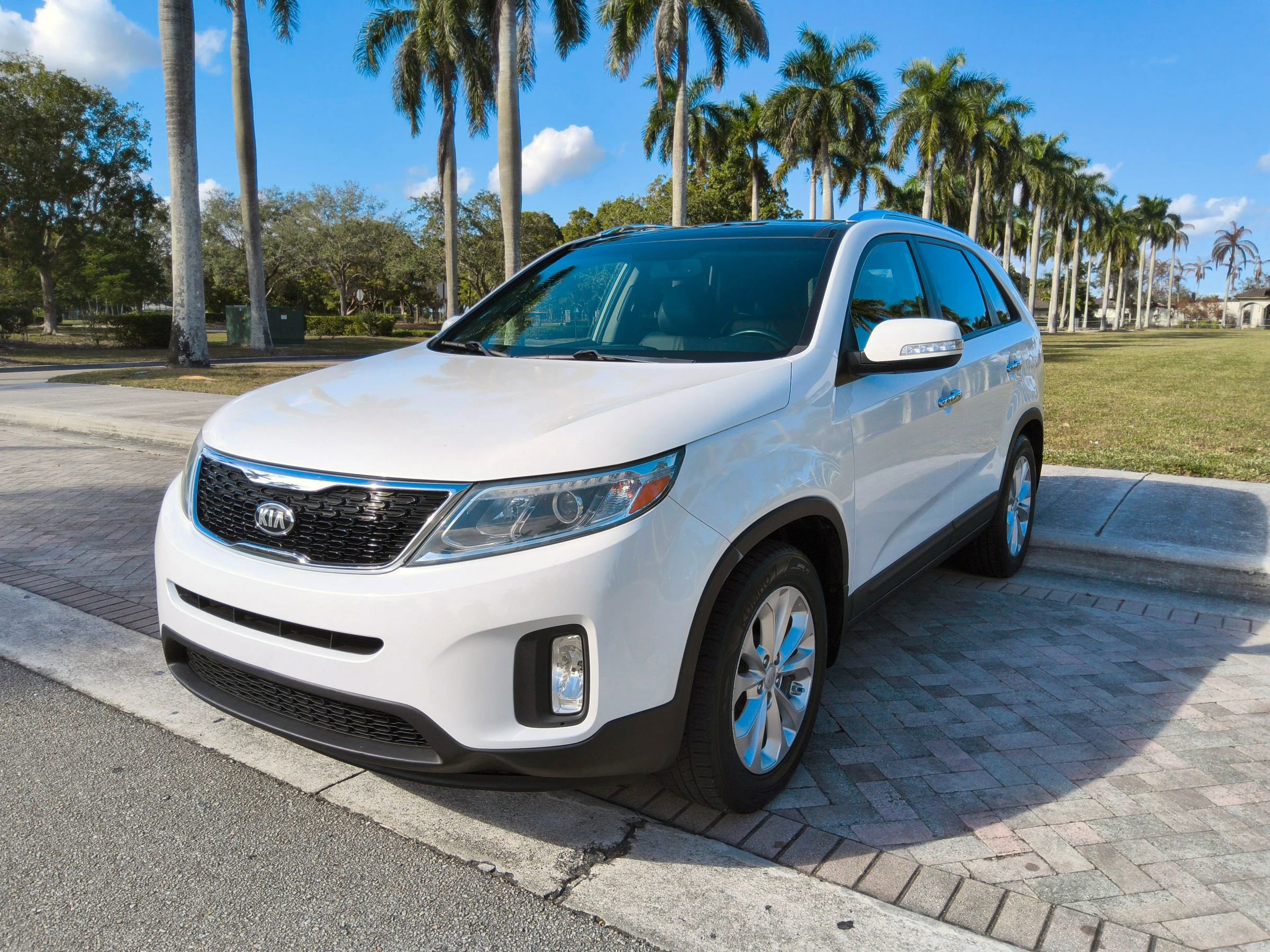 Used 2015 Kia Sorento EX w/ EX V6 Touring Package image 3
