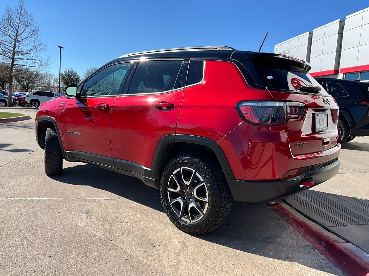 Used 2025 Jeep Compass Trailhawk image 8