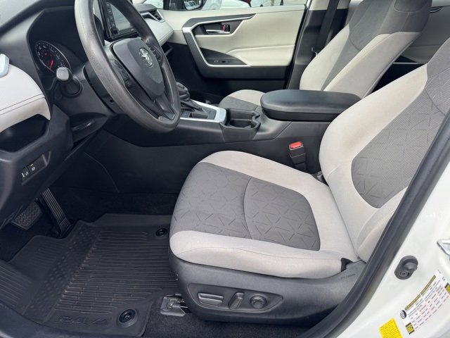 Used 2021 Toyota RAV4 XLE image 18