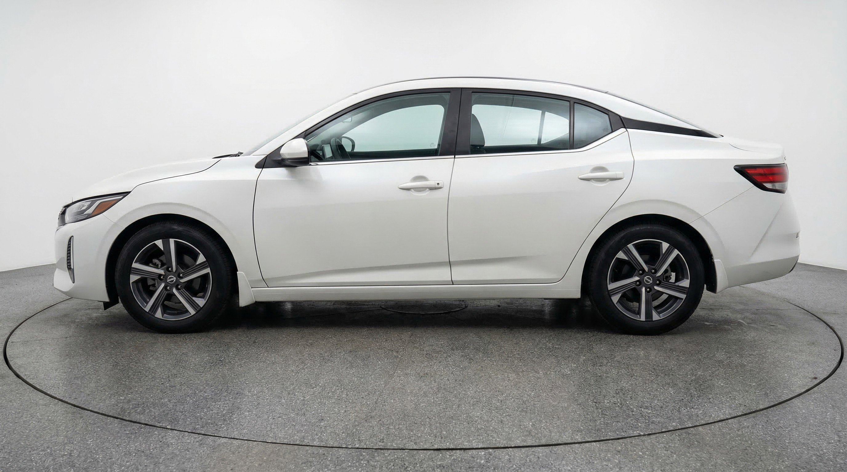 Used 2025 Nissan Sentra SV image 5