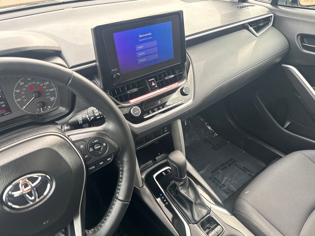 Used 2025 Toyota Corolla Cross LE w/ Moonroof Package image 22