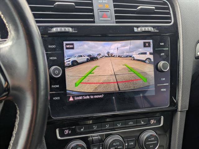 Used 2018 Volkswagen Golf 4-Door image 12