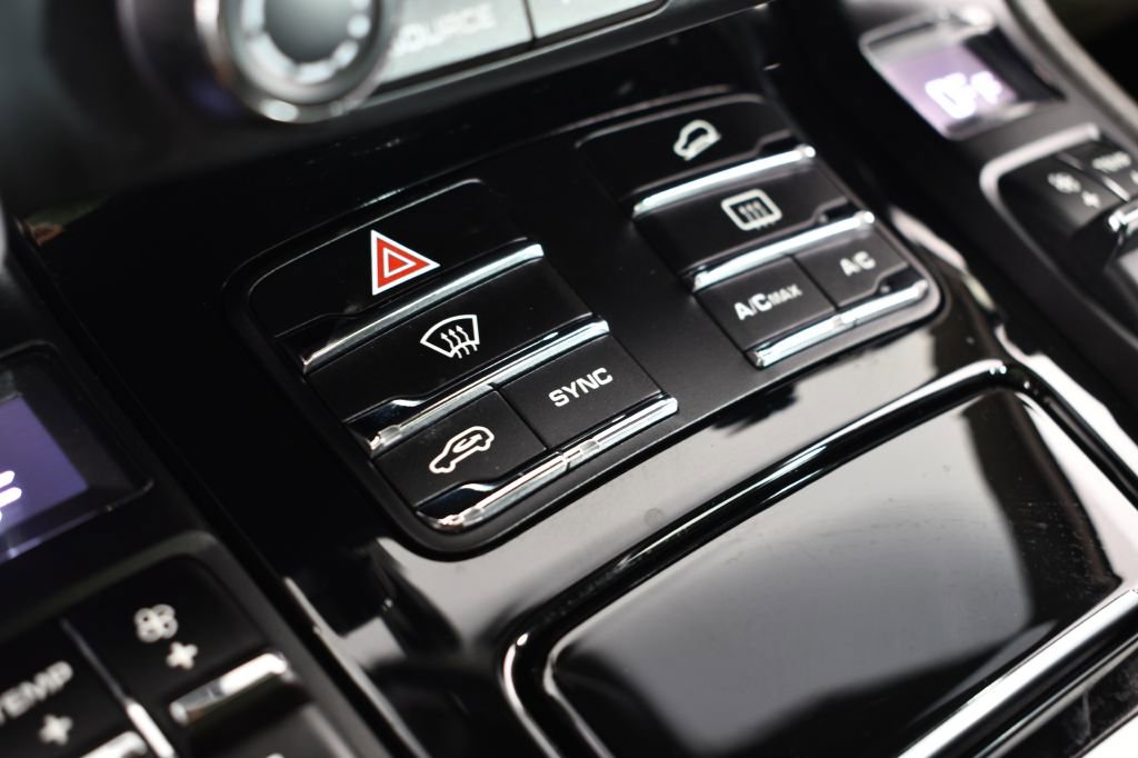 Used 2017 Porsche Cayenne Platinum Edition AWD/4WD image 33