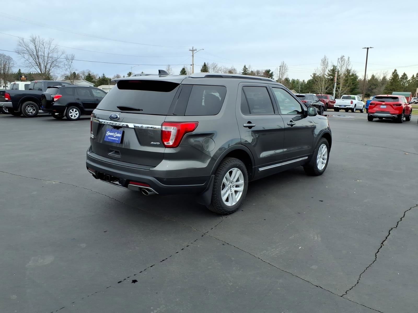 Used 2018 Ford Explorer XLT AWD/4WD image 6