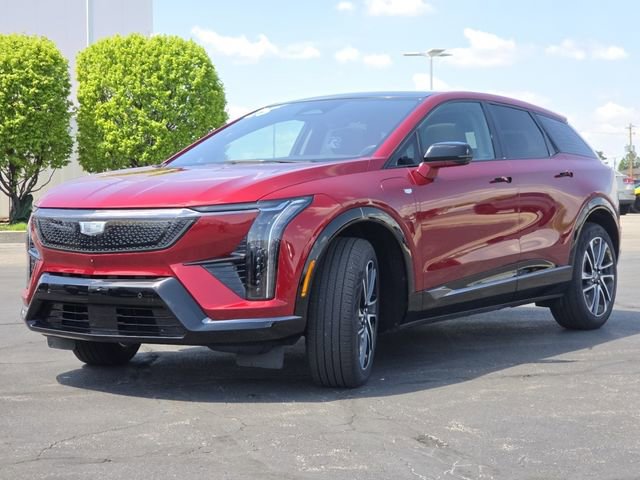 Used 2025 Cadillac Optiq Sport 2 w/ LPO, Floor Liner Package AWD/4WD image 18