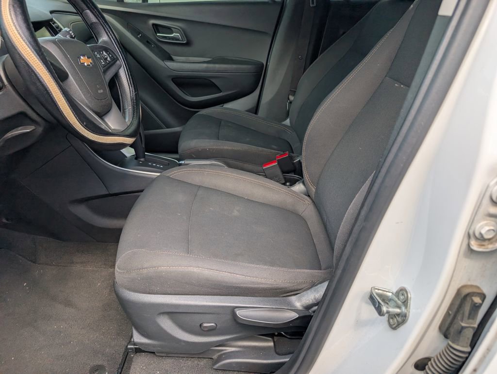 Used 2018 Chevrolet Trax LS image 9
