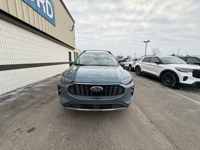 Used 2023 Ford Escape Platinum image 2