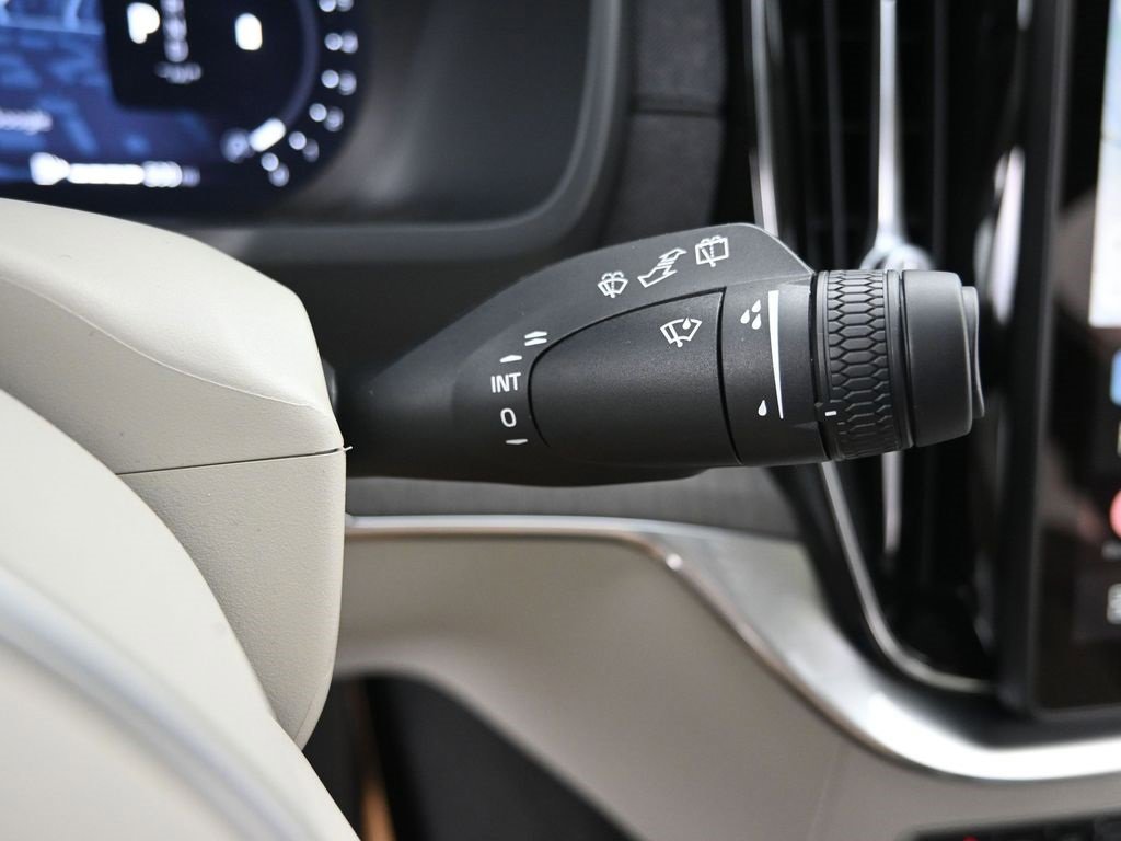 New 2026 Volvo XC90 B6 Ultra image 18