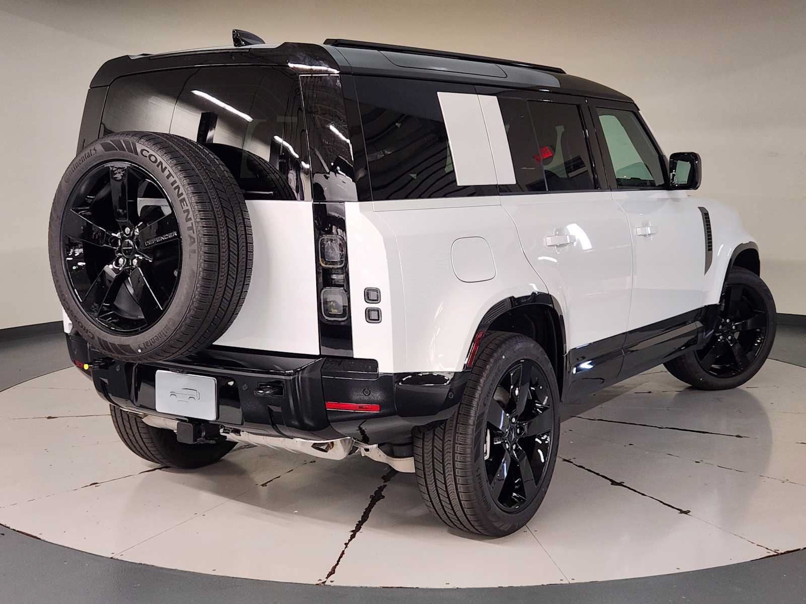 New 2026 Land Rover Defender 110 X-Dynamic SE AWD/4WD image 2