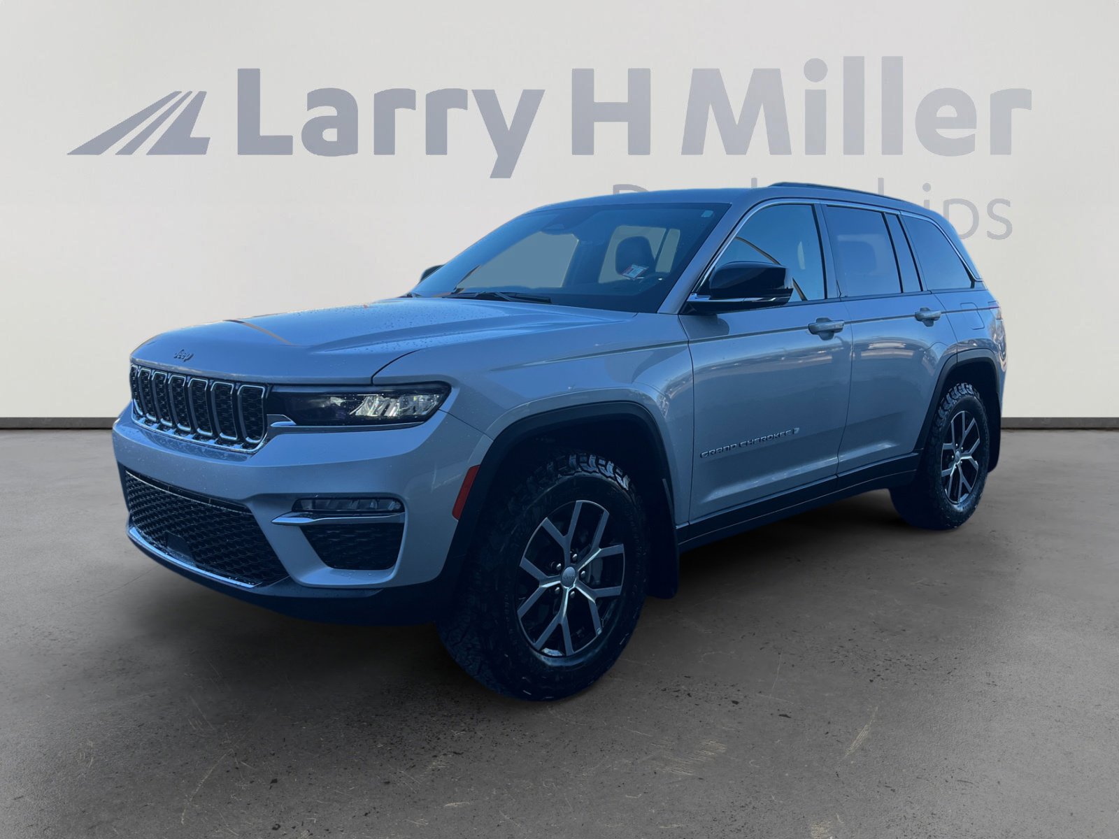 Used 2025 Jeep Grand Cherokee Limited w/ Trailer Tow Package image 1