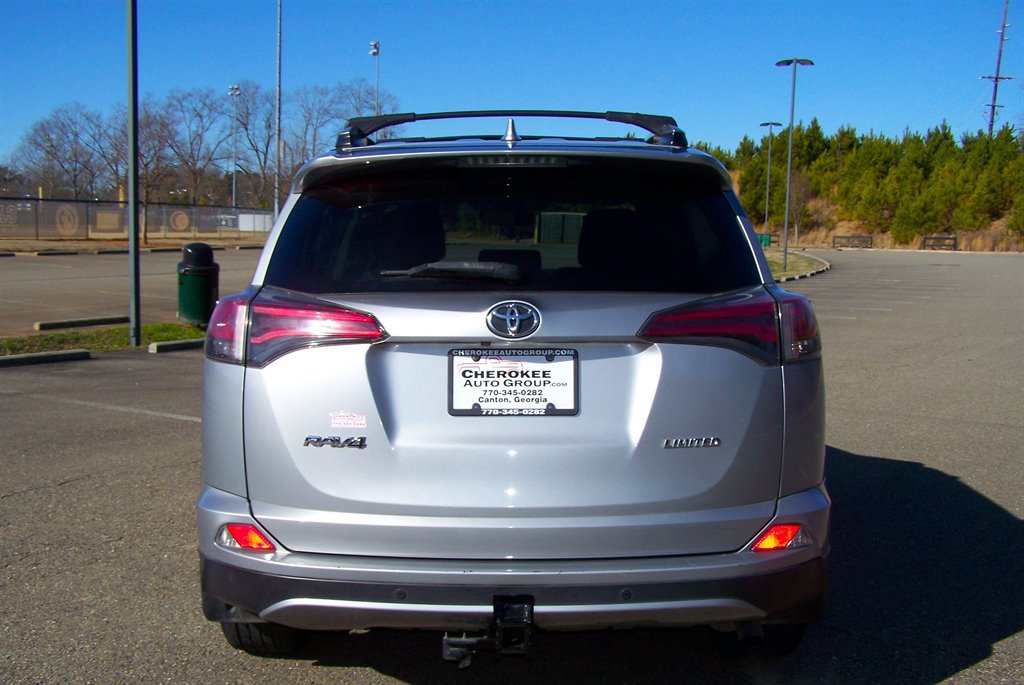 Used 2018 Toyota RAV4 Limited FWD image 27