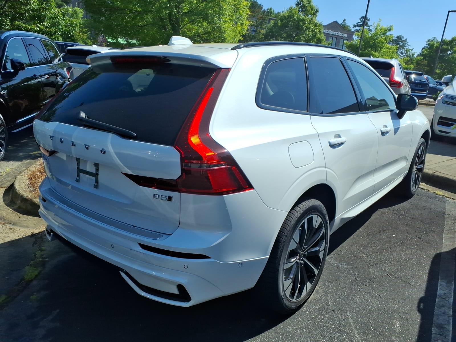 New 2026 Volvo XC60 B5 Plus w/ Protection Package Premier AWD/4WD image 8