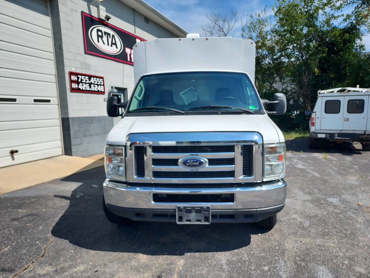 Used 2016 Ford E-350 and Econoline 350 Super Duty image 2