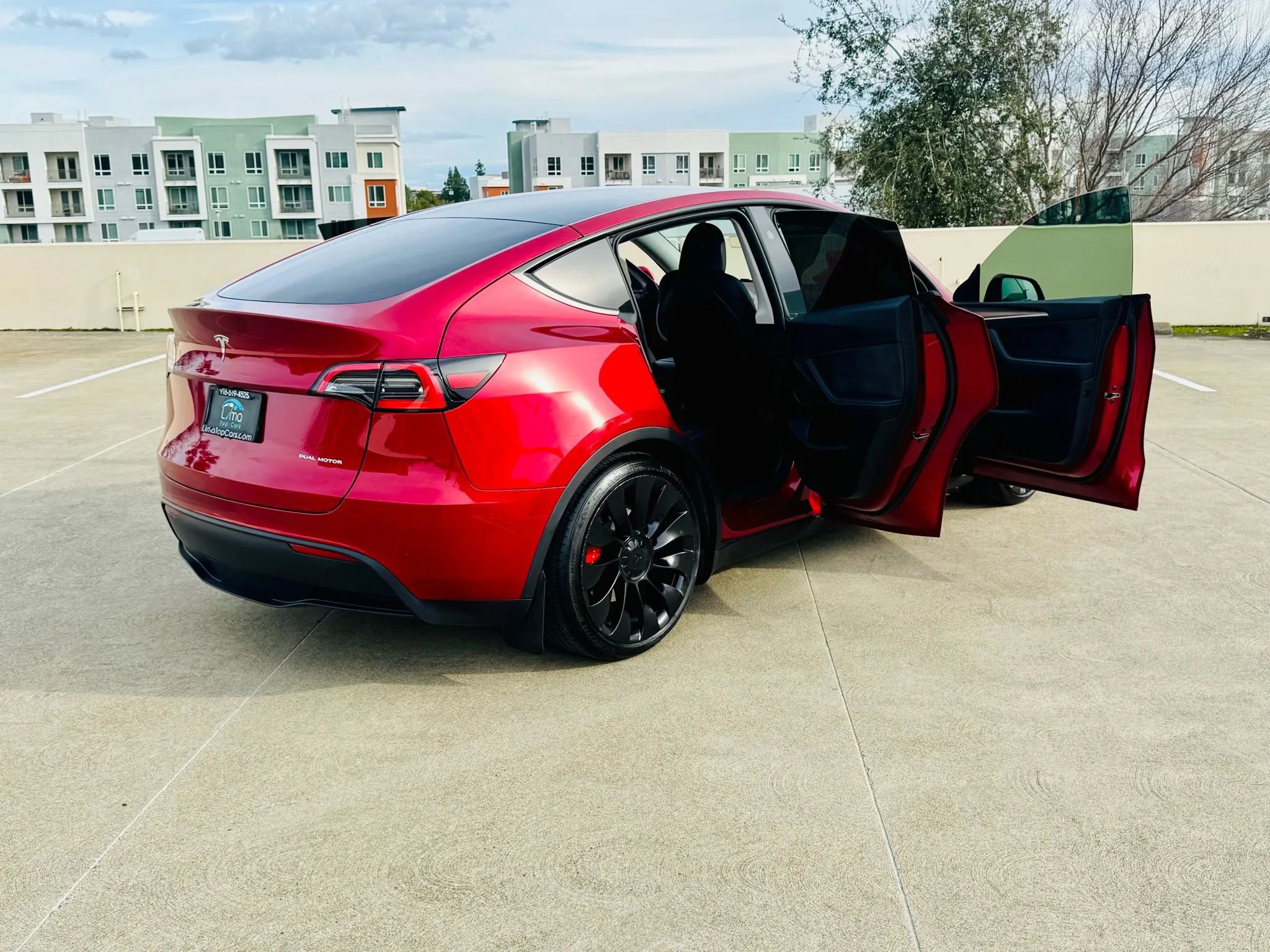 Used 2024 Tesla Model Y Performance image 40