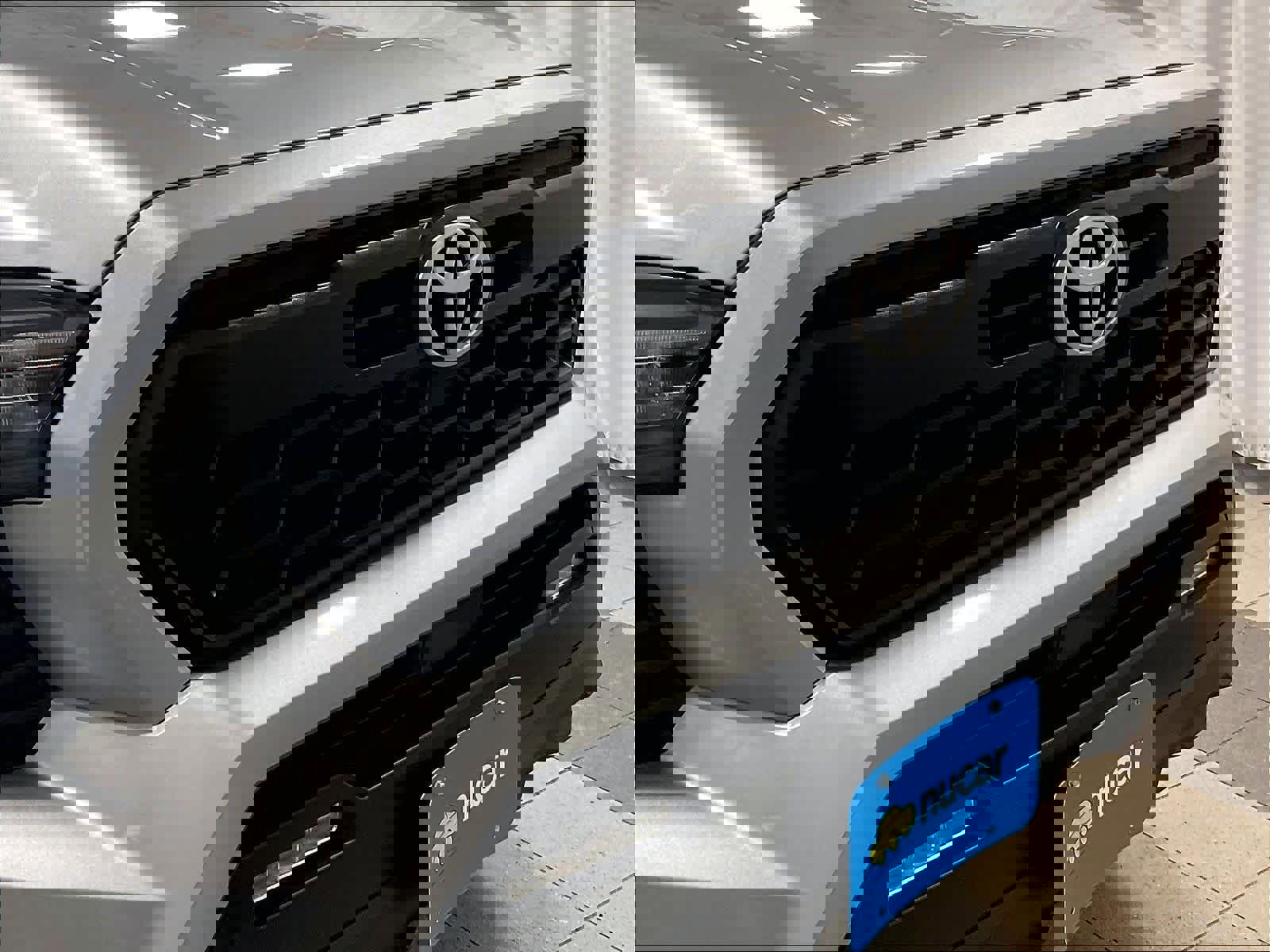 Certified 2025 Toyota Tacoma TRD Off-Road AWD/4WD image 31