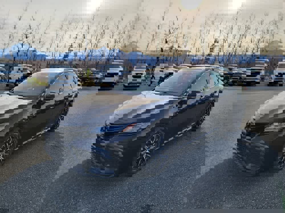 Used 2023 Toyota Camry SE image 1